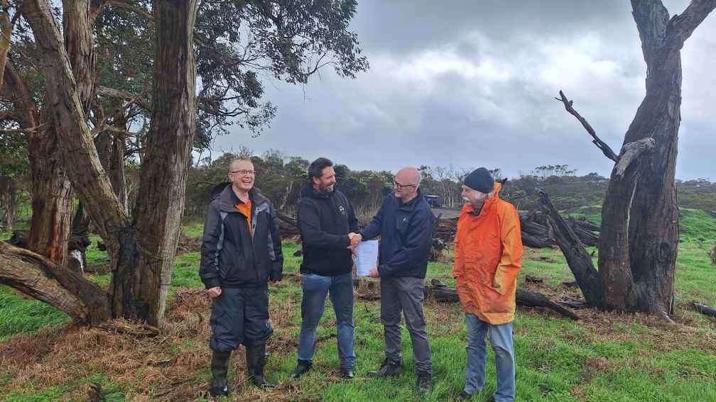Bass Coast Landcare Network and Bass Coast Shire Council run partnership planting days each year to strengthen their partnership and build Biolinks.