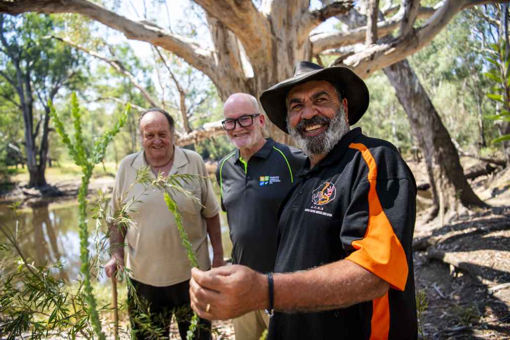 Pat Larken and Uncle Dozer Atkinson (Bangerang Elder) with Ian Minns of Wangaratta Sustainability and Landcare Group.