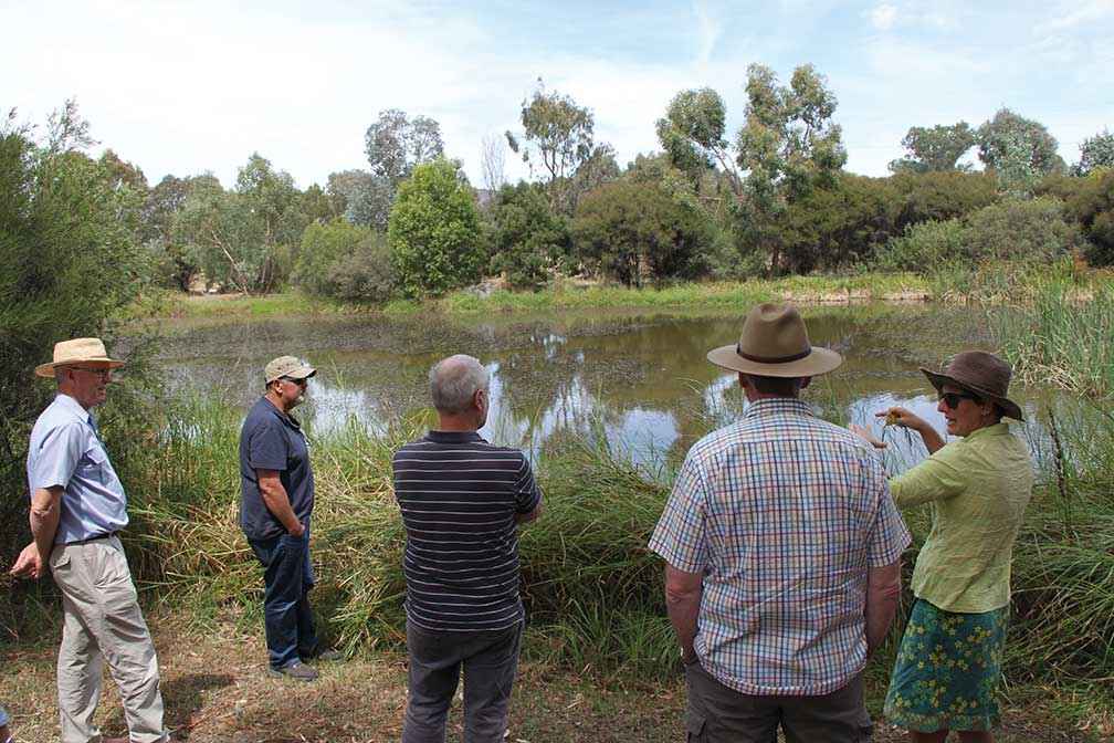 A Healthy Hectares tour at Mansfield on establishing a wetland.