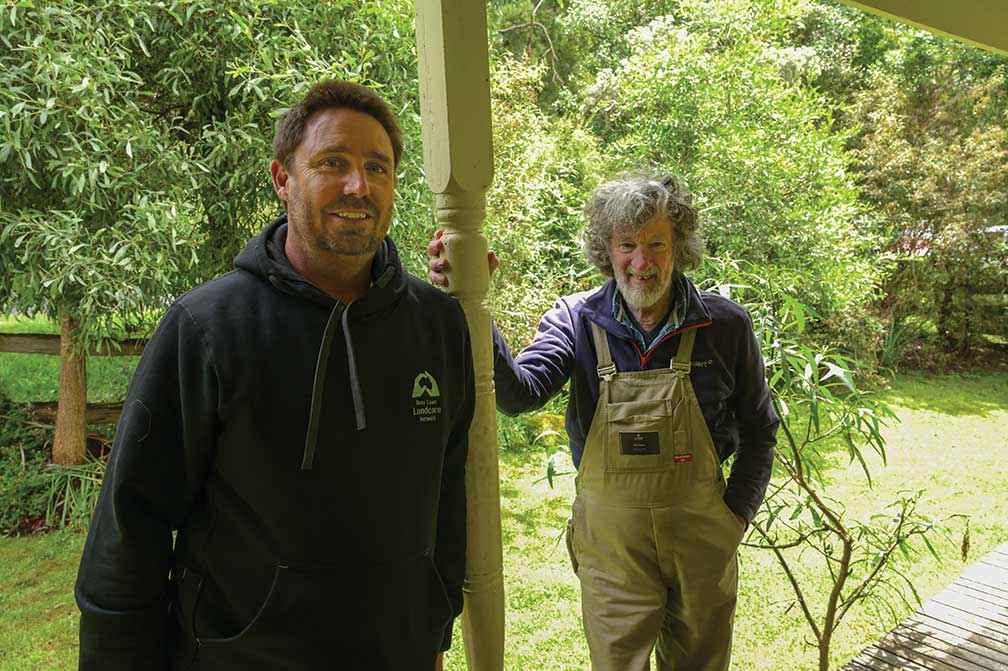 Dave Bateman (left) talks wildlife corridors with Ryanston landholder Paul Speirs.